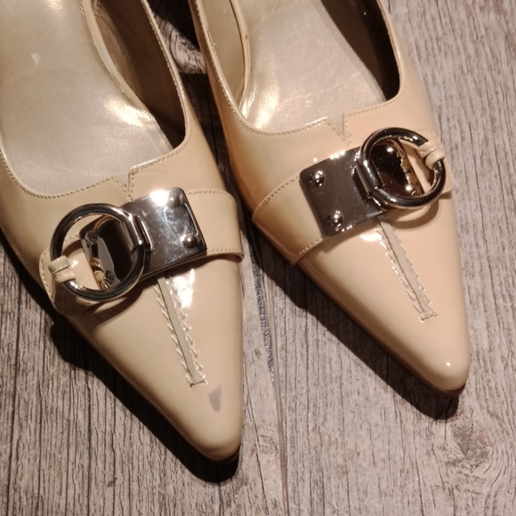 Stuart Weitzman pointed toe heels - Picture 2 of 8